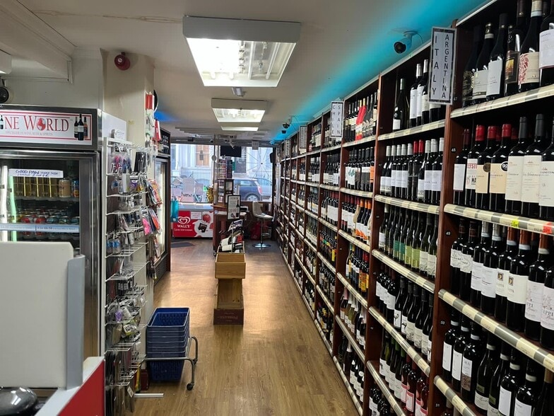 141 St Johns Hl, London to rent - Interior Photo - Image 2 of 5