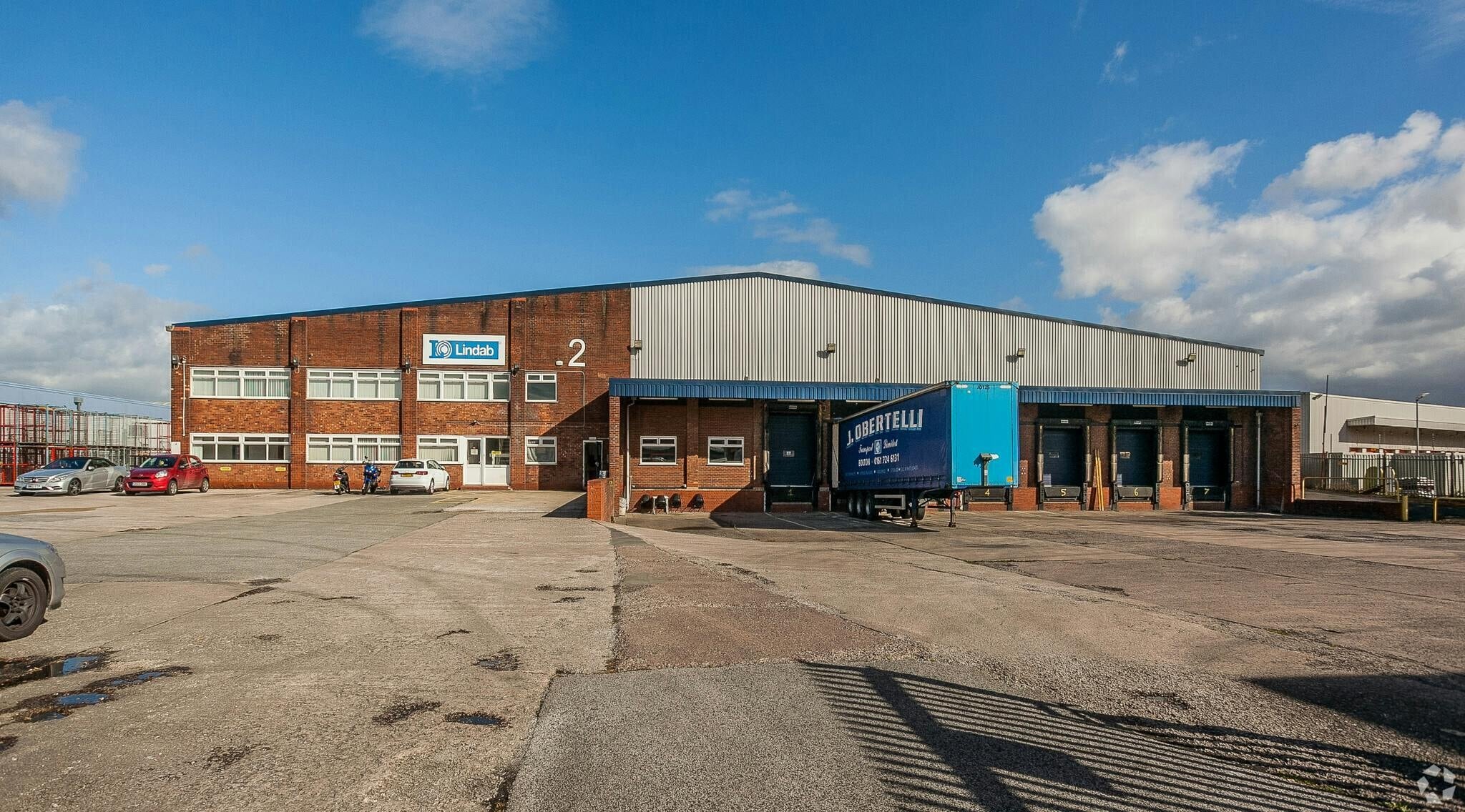 Hattons Rd, Manchester to rent Building Photo- Image 1 of 2