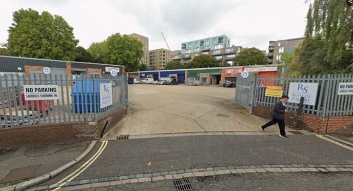 Roslin Rd, London to rent - Building Photo - Image 2 of 2