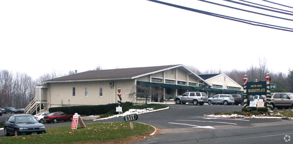 97-99 S Main St, Newtown, CT for rent - Building Photo - Image 2 of 5