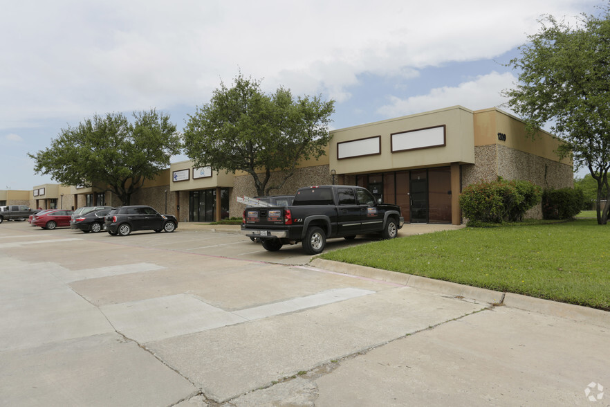 1209 Avenue N, Plano, TX for rent - Building Photo - Image 3 of 7