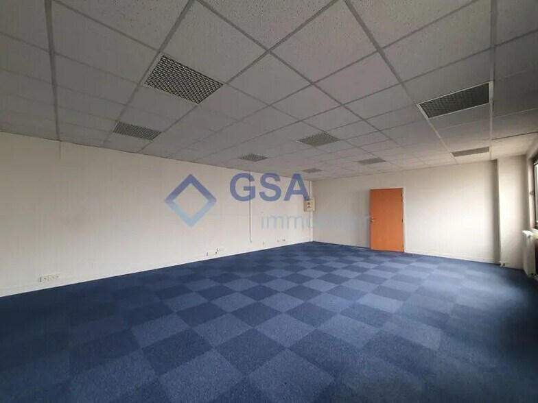 Office in Lisses to rent - Interior Photo - Image 3 of 9