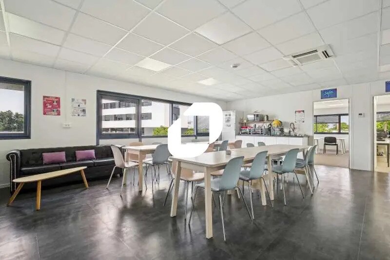 Office in Mérignac to rent - Interior Photo - Image 2 of 6