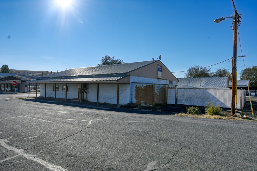 325 W Main St, Ione, OR for sale - Primary Photo - Image 1 of 1