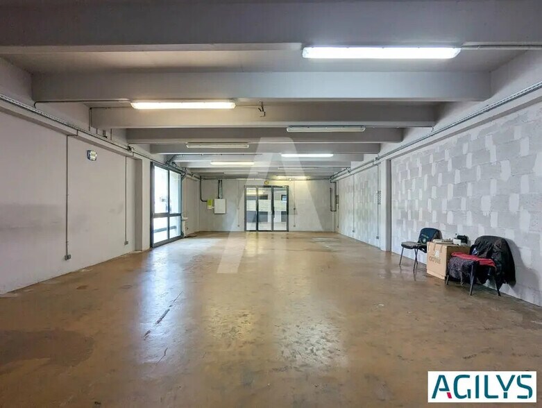 Light Industrial in Palaiseau to rent - Interior Photo - Image 2 of 6