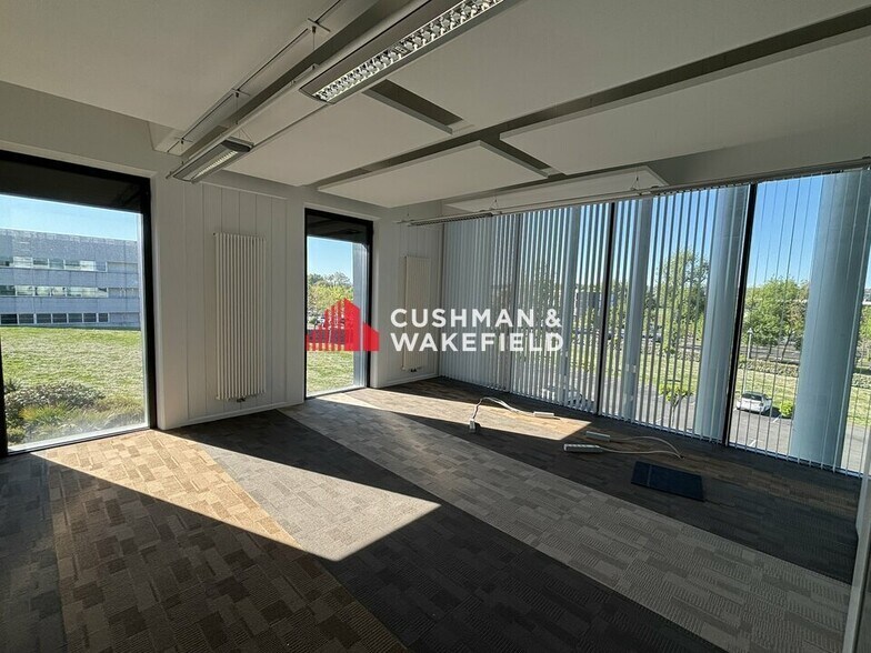 153 Rue Du Lac, Labège to rent - Building Photo - Image 1 of 12