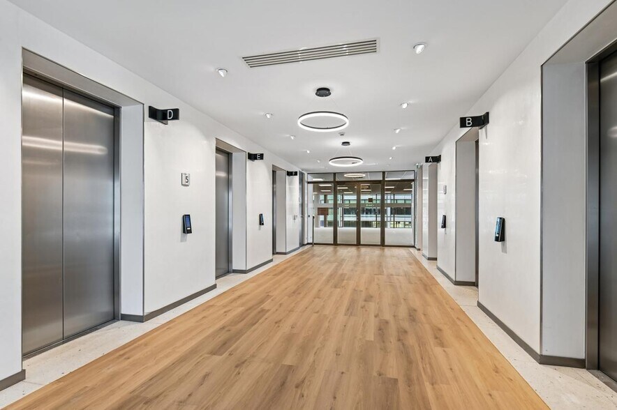 Office in Saint-Ouen-sur-Seine to rent - Building Photo - Image 3 of 35