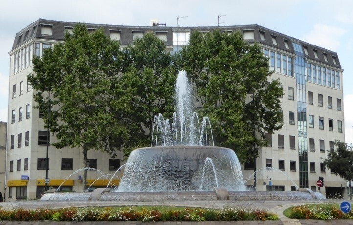 Office in La Garenne-Colombes to rent - Building Photo - Image 2 of 8