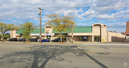 240-260 W Old Country Rd, Hicksville, NY for sale Building Photo- Image 1 of 1