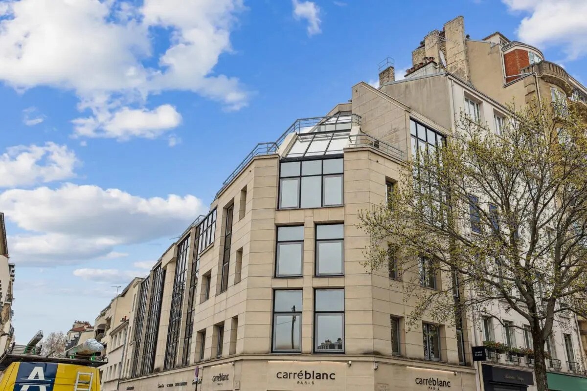 Office in Neuilly-sur-Seine to rent Building Photo- Image 1 of 7