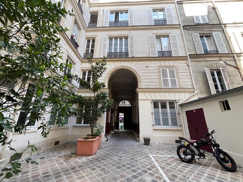 Office in Paris for sale - Building Photo - Image 3 of 4