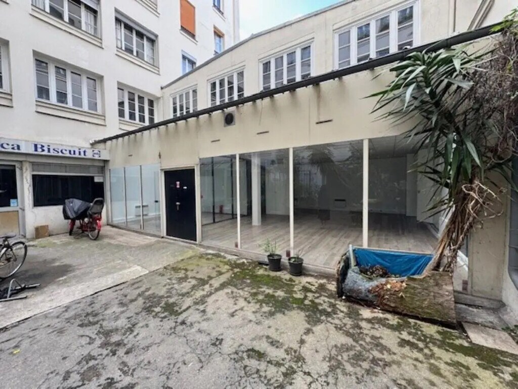 Location Bureaux 377 m² - Photo 1