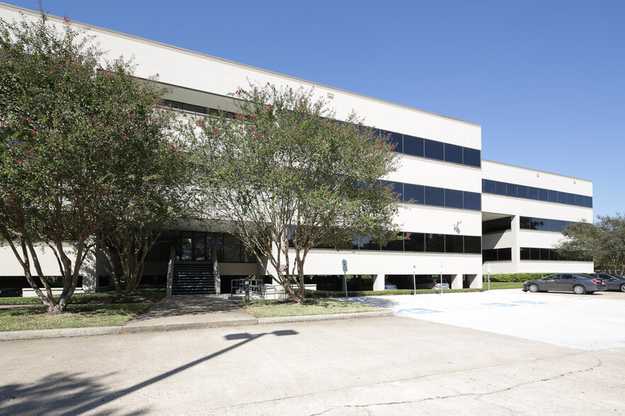 1011 Highway 6 S, Houston, TX for rent - Building Photo - Image 3 of 6