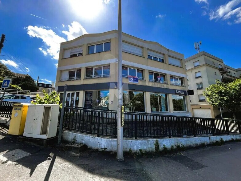 Office in Ris-Orangis to rent - Building Photo - Image 2 of 9