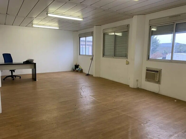 Office in Pantin to rent - Interior Photo - Image 1 of 5