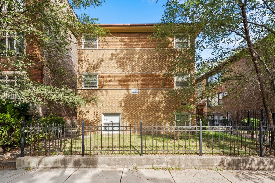 2104 E 72nd Pl, Chicago, IL for sale - Building Photo - Image 1 of 8