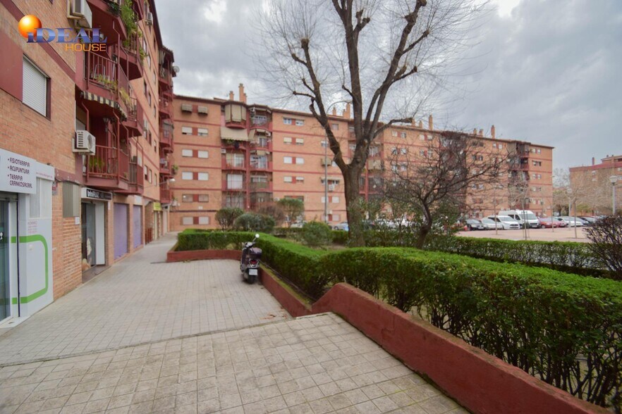 Plaza Poeta Garcilaso de la Vega, 6, Granada, Granada for sale - Building Photo - Image 2 of 42