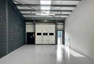 B1-B5 Stockbridge Rd, Romsey to rent Interior Photo- Image 2 of 5