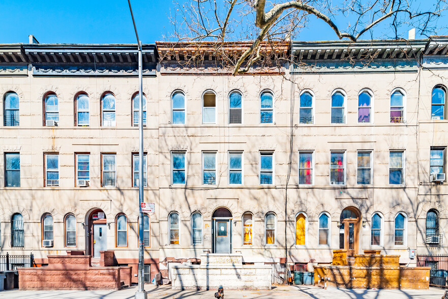 827 Halsey St, Brooklyn, NY for sale - Building Photo - Image 1 of 1