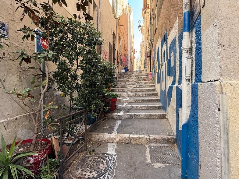 Build-to-Rent in Marseille for sale - Building Photo - Image 2 of 4