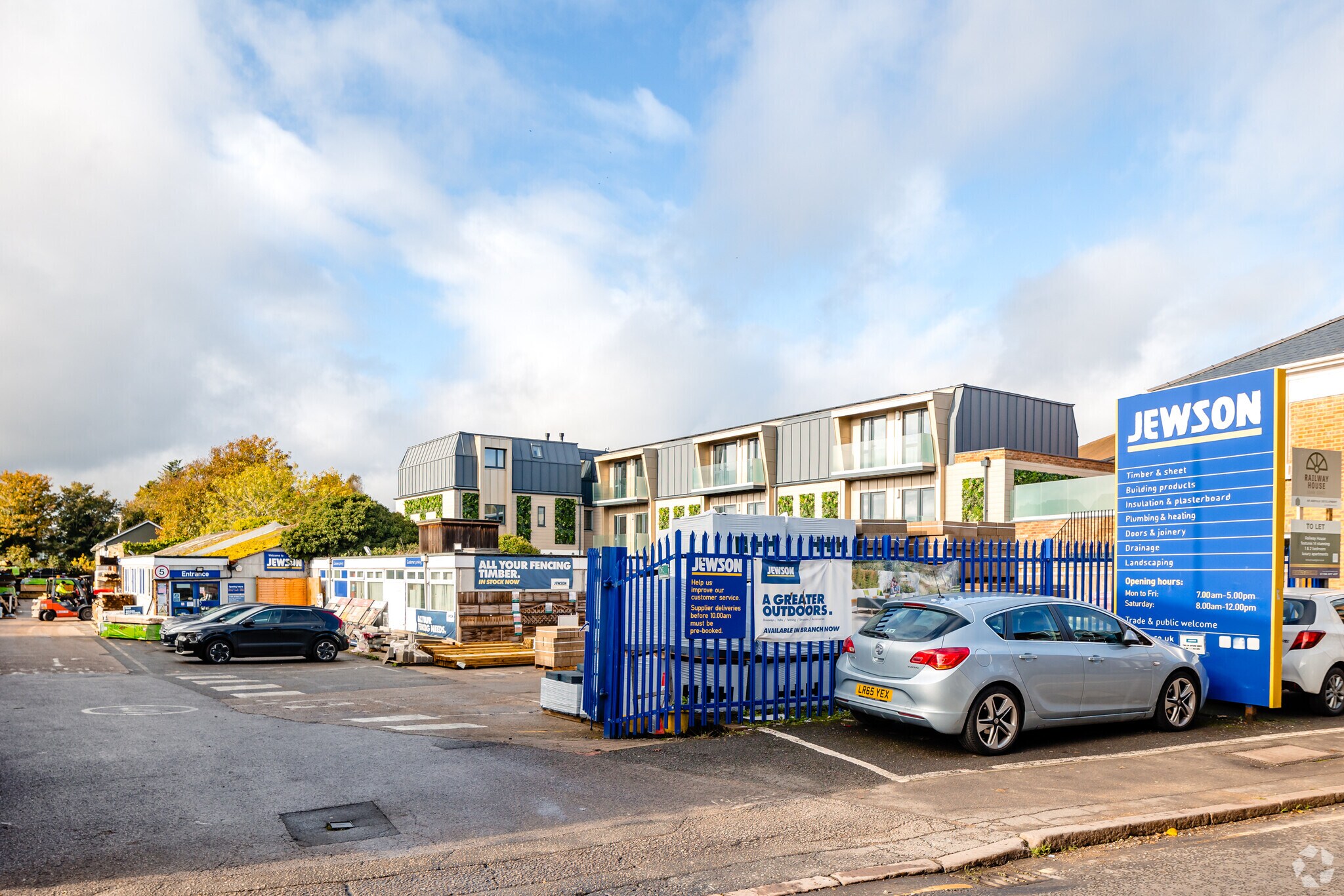 42 Station Rd, Egham for sale Primary Photo- Image 1 of 1