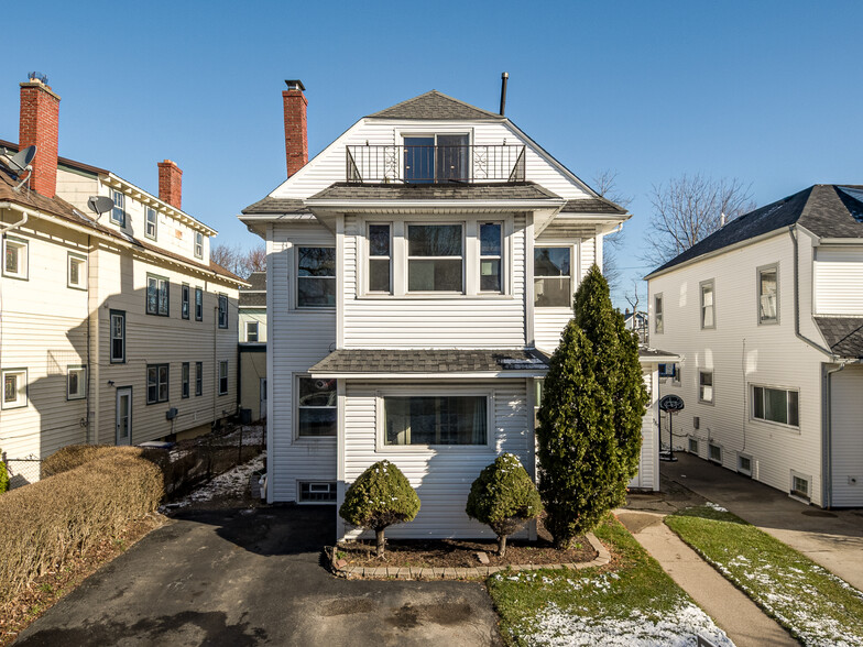 789 Crescent Ave, Buffalo, NY for sale - Primary Photo - Image 1 of 56