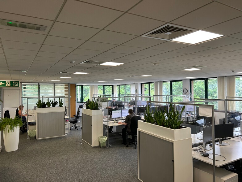 Rutherford Clos, Stevenage to rent - Building Photo - Image 3 of 18
