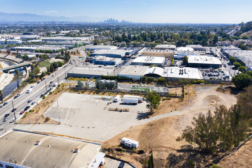 6000 W Jefferson Blvd, Los Angeles, CA for rent - Building Photo - Image 3 of 13