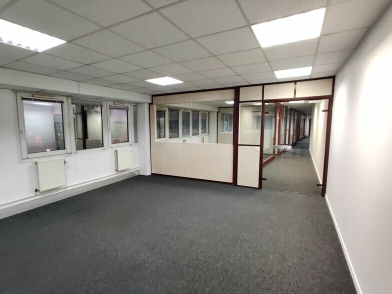 Office in Massy to rent - Interior Photo - Image 2 of 6