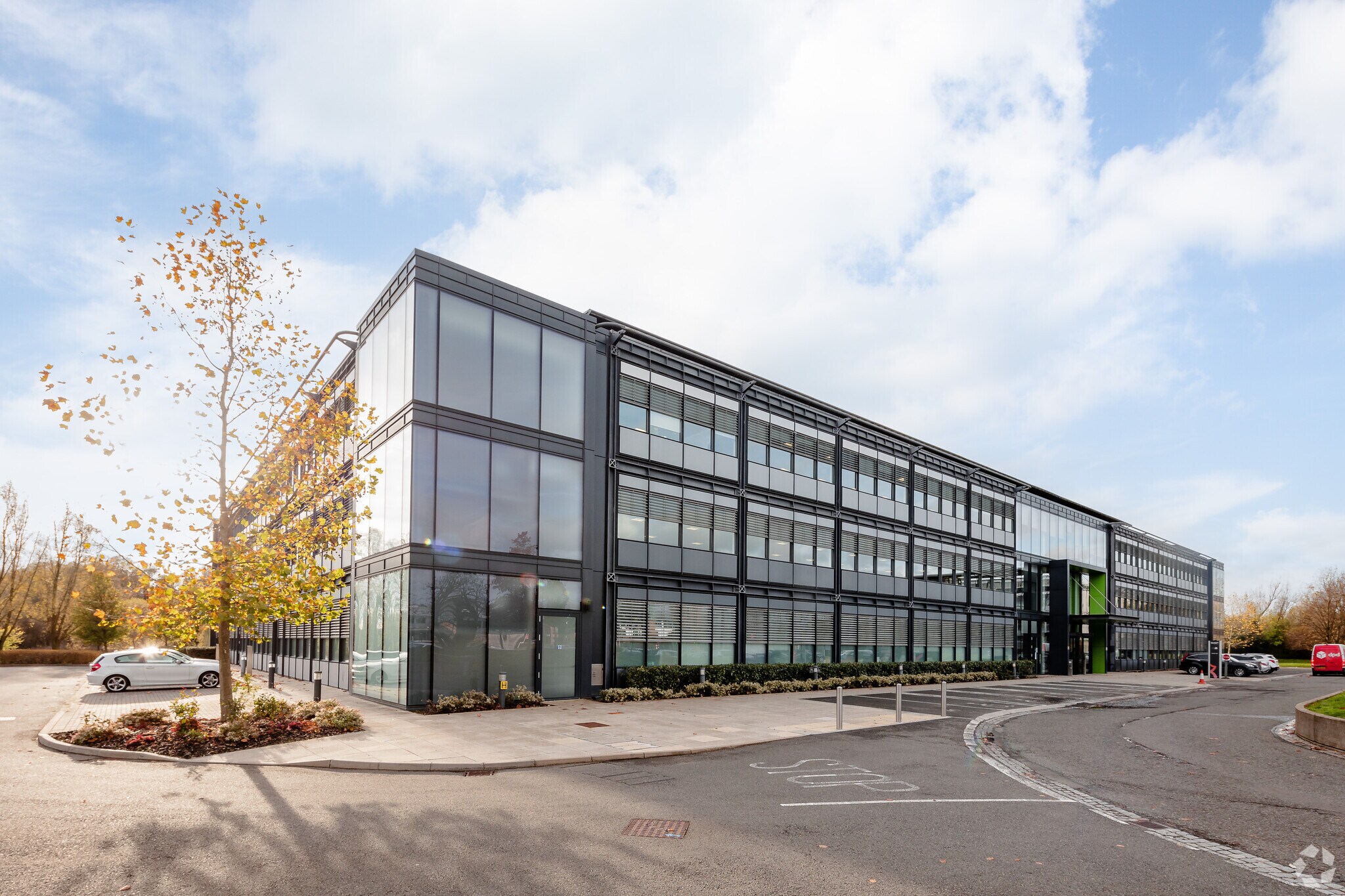 2 New Sq, Feltham for sale Primary Photo- Image 1 of 1