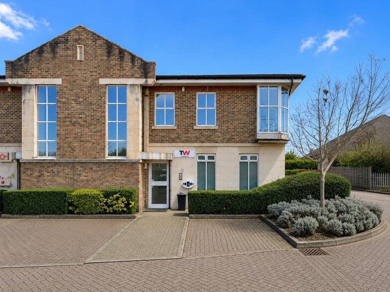 9 Shirwell Cres, Milton Keynes for sale - Building Photo - Image 1 of 8