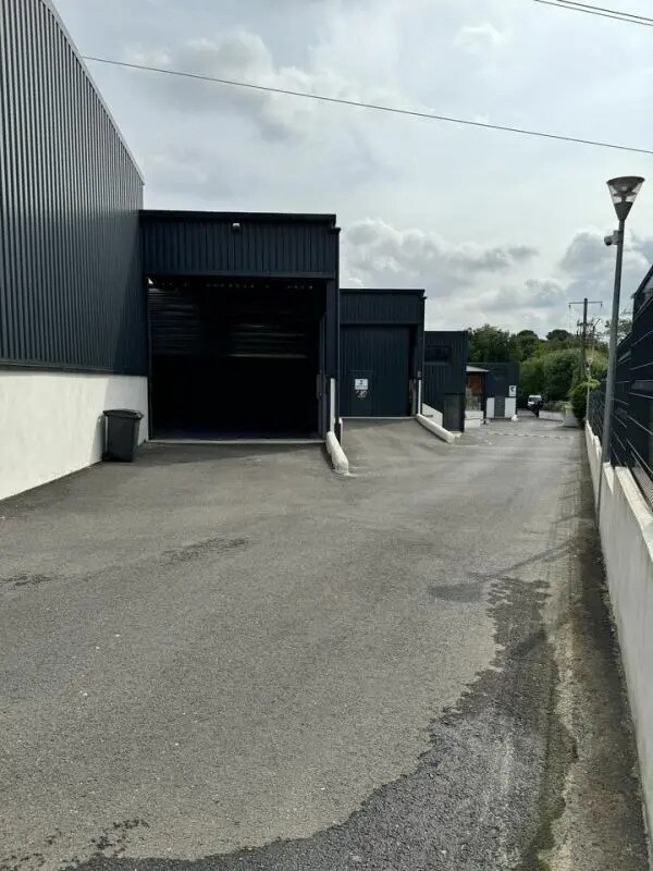 Light Industrial in Saint-jean-de-védas to rent Building Photo- Image 1 of 2