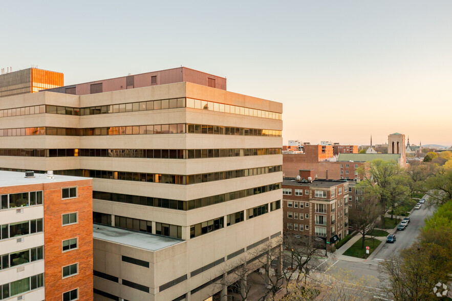 500 Davis St, Evanston, IL for rent - Building Photo - Image 3 of 13