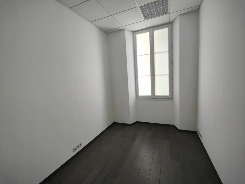 Office in Cannes to rent - Interior Photo - Image 2 of 7