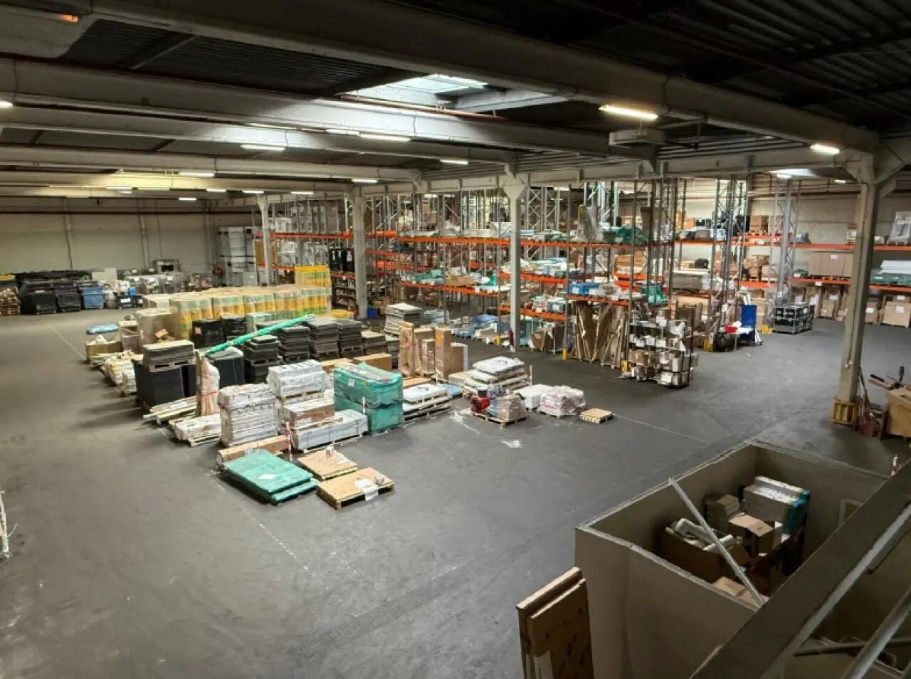 Industrial in Villejust to rent Interior Photo- Image 1 of 3