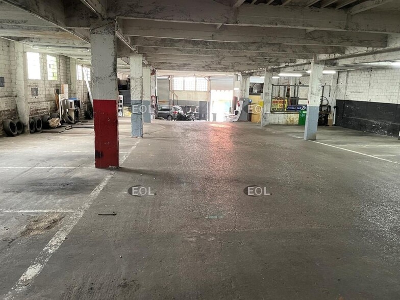 Light Industrial in Paris to rent - Building Photo - Image 2 of 6