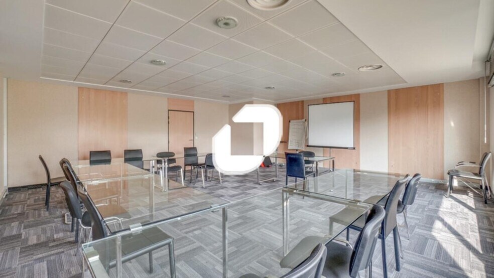 Office in Lieusaint for sale - Building Photo - Image 3 of 13