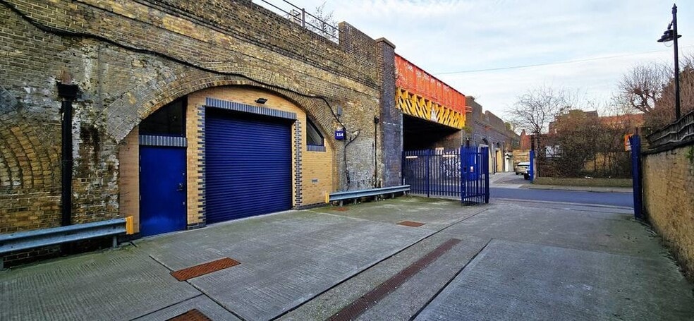 Tent St, London to rent - Building Photo - Image 2 of 12