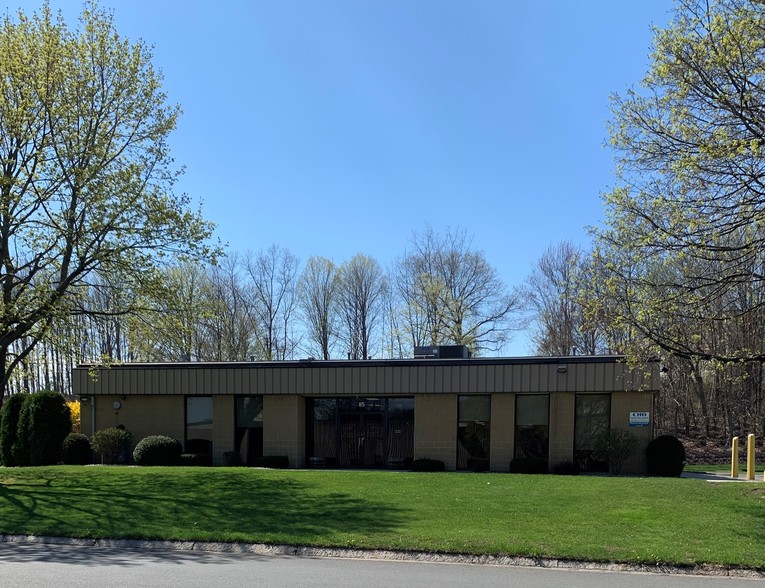 85 Interstate Dr, West Springfield, MA for sale - Building Photo - Image 1 of 1