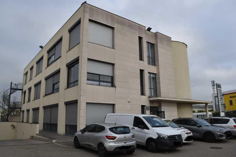 Office in Chassieu to rent Building Photo- Image 1 of 9