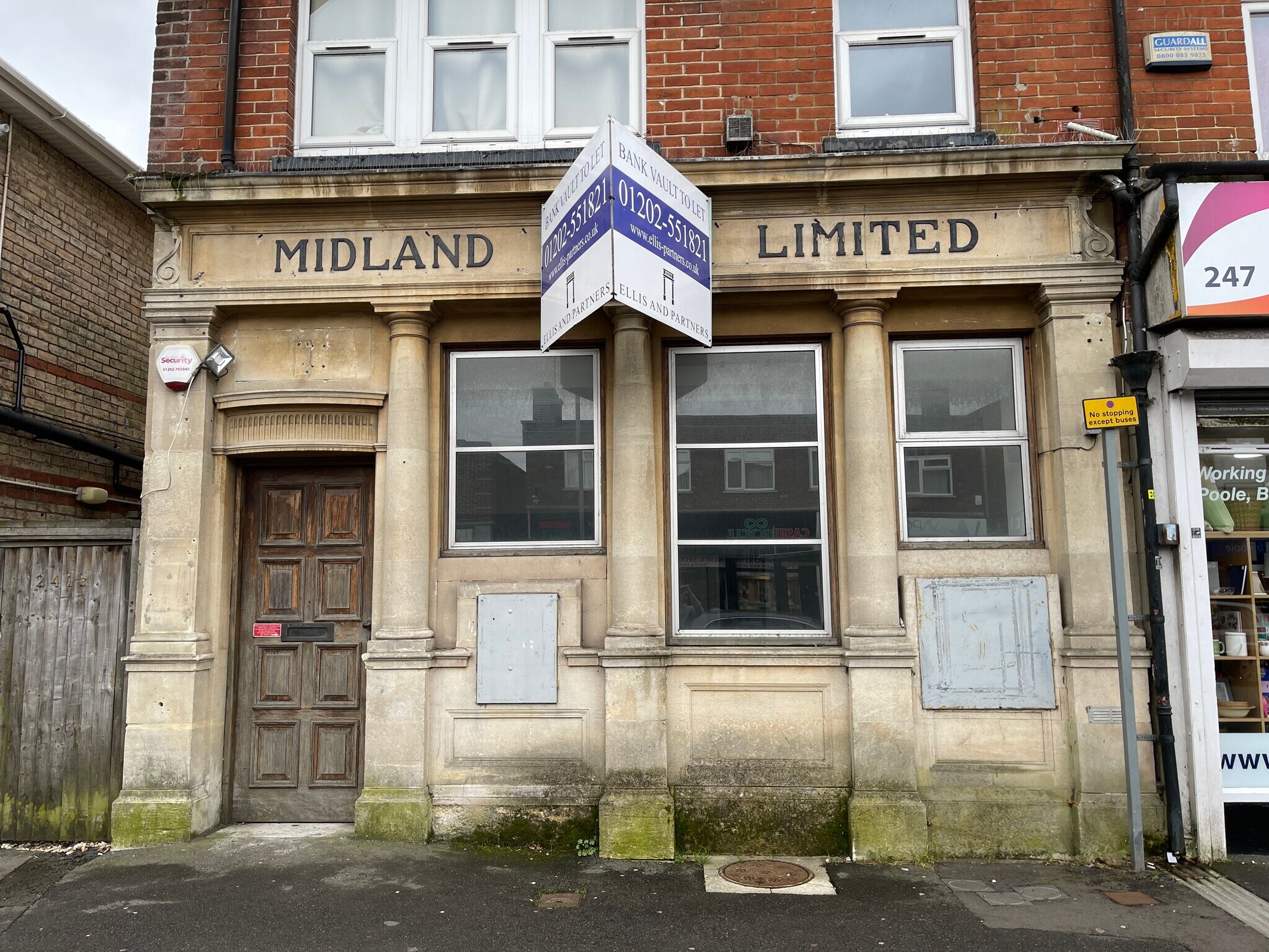 243 Ashley Rd, Poole to rent Building Photo- Image 1 of 5