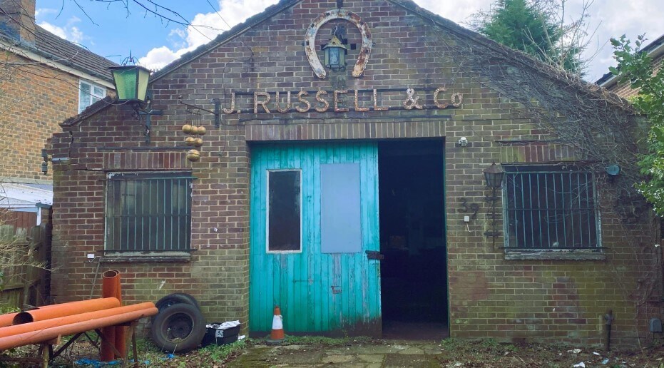 39 Albert Rd, Horley for sale - Building Photo - Image 1 of 1