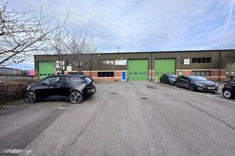 Thame Rd, Haddenham for rent Building Photo- Image 2 of 5