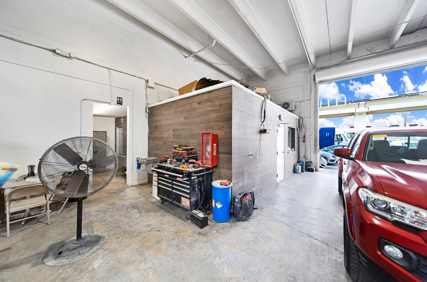 1175 E 25th St, Hialeah 33013 Oversized Trucks Paint & Body Shop