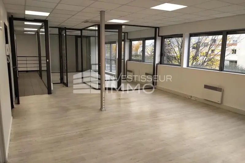 Office in Stains for sale Interior Photo- Image 1 of 19