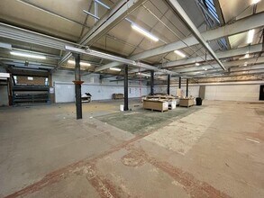 Spring Hall Grv, Halifax to rent Interior Photo- Image 2 of 4