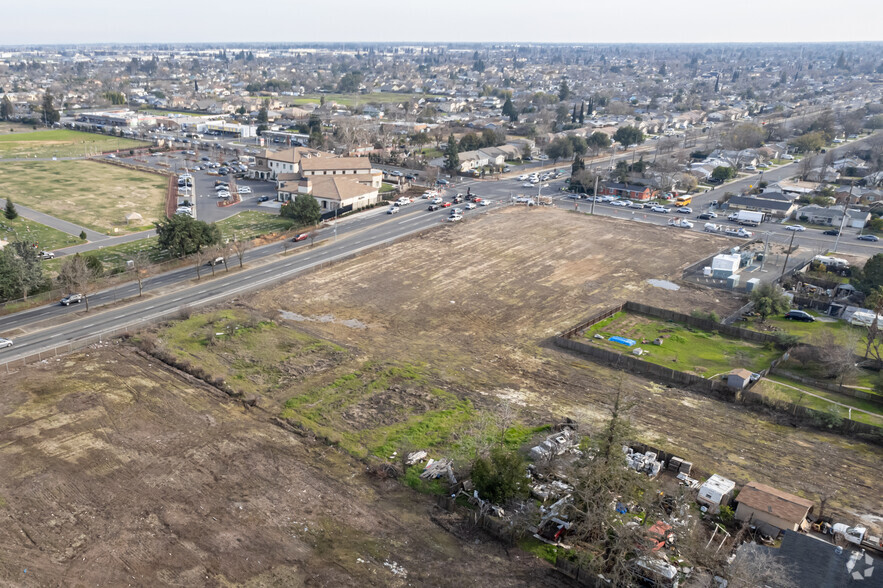 Fruitridge Rd, Sacramento, CA for rent - Building Photo - Image 2 of 2