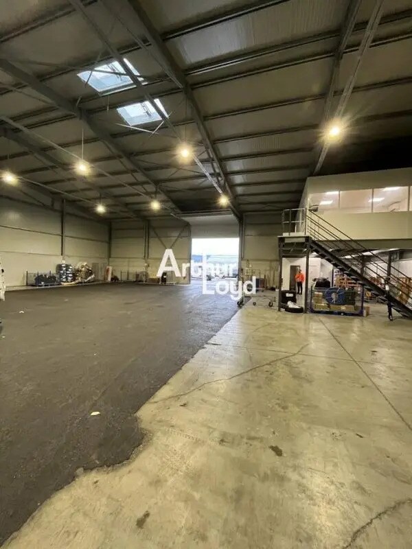 Light Industrial in La Roquette-sur-Siagne to rent Building Photo- Image 1 of 9