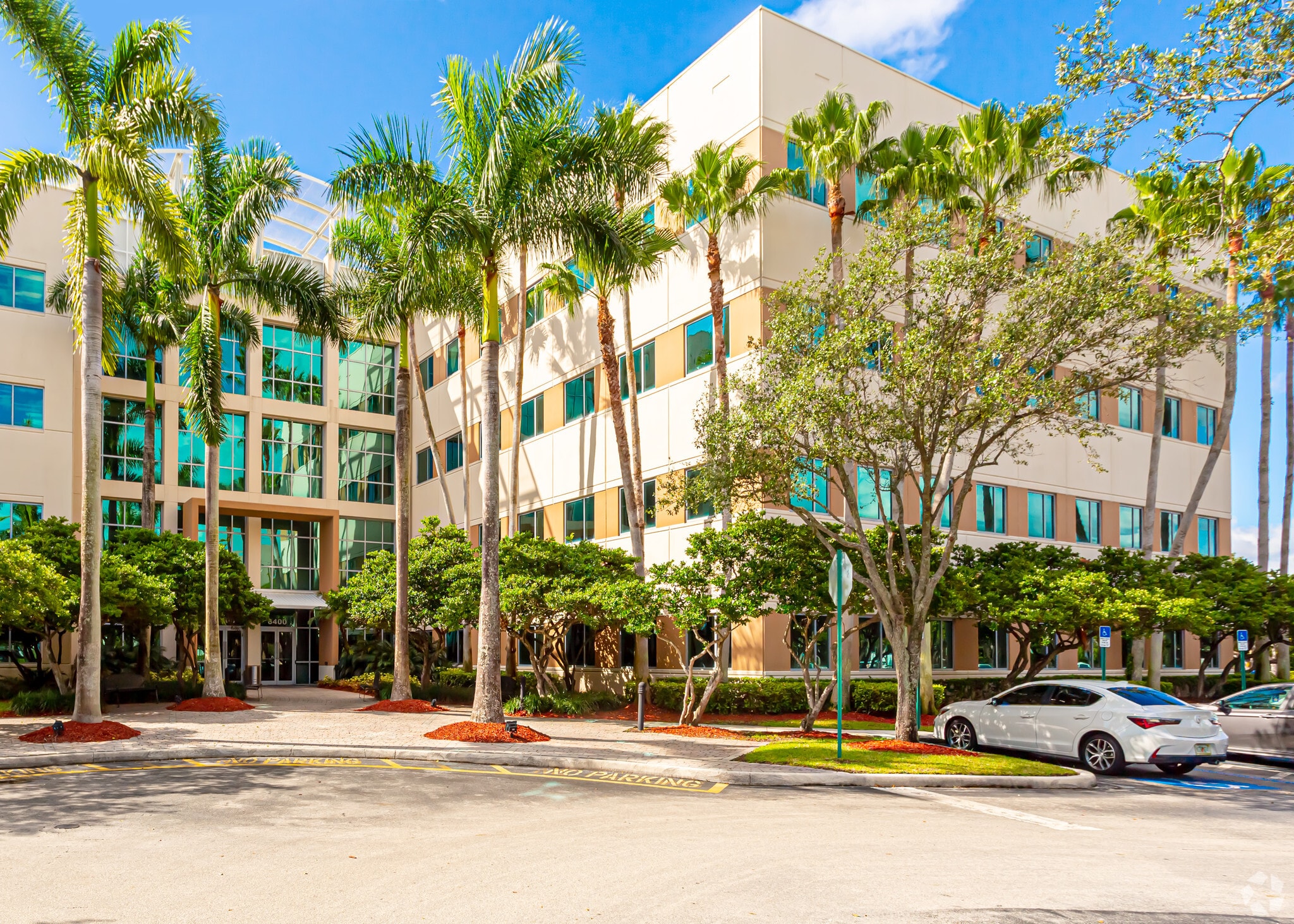 8200 NW 33rd St, Doral 33122 - Westside Plaza I, II, & III | LoopNet.co.uk