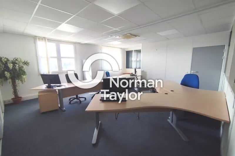 Location Bureaux 230 m² - Photo 1